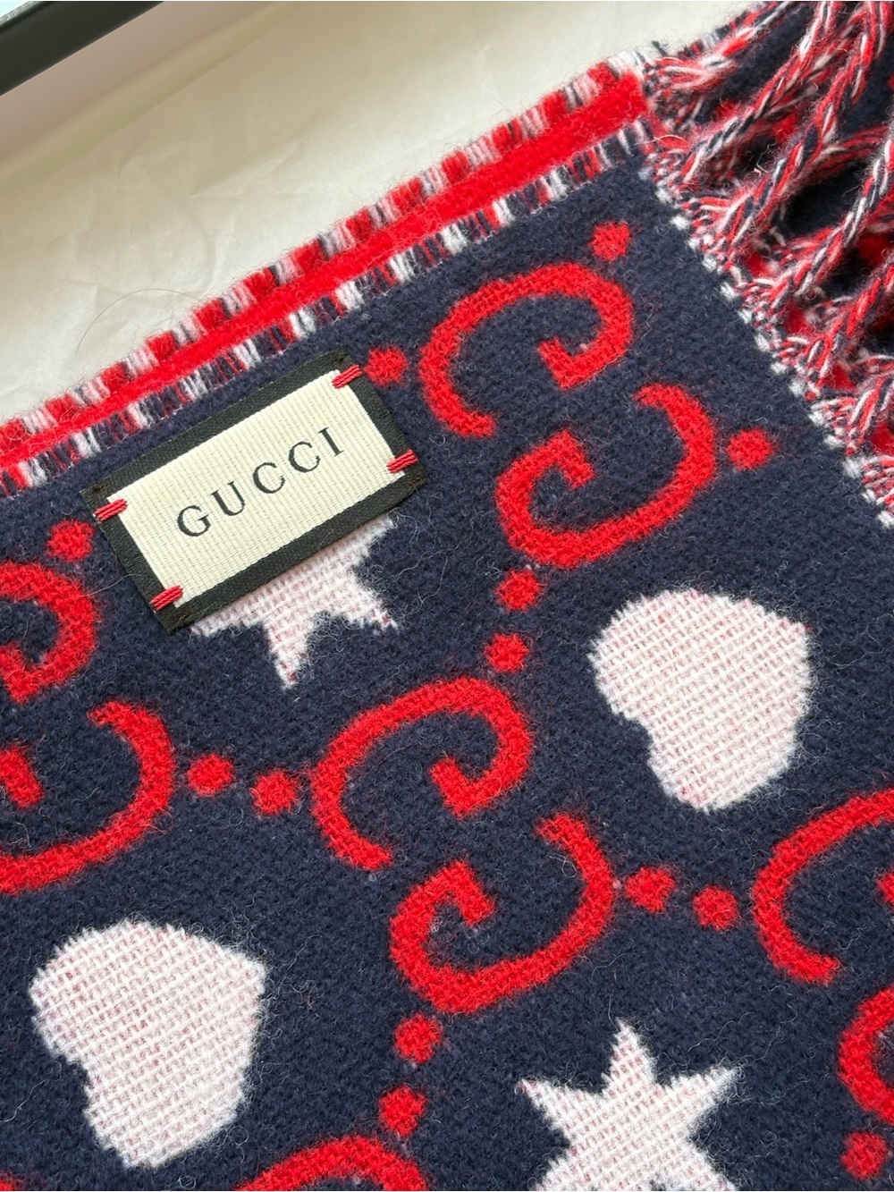 Gucci Heart & Star Scarf - Picture 6 of 7